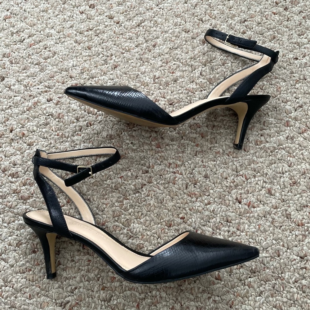Banana Republic Black Leather Pointed Toe Heels Size 8.5